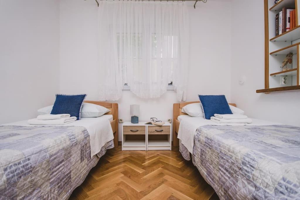 Marjan Hill 3-Br Apt,5 Guests Private Garden Near Beach Σπλιτ Εξωτερικό φωτογραφία