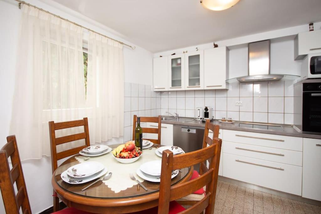 Marjan Hill 3-Br Apt,5 Guests Private Garden Near Beach Σπλιτ Εξωτερικό φωτογραφία