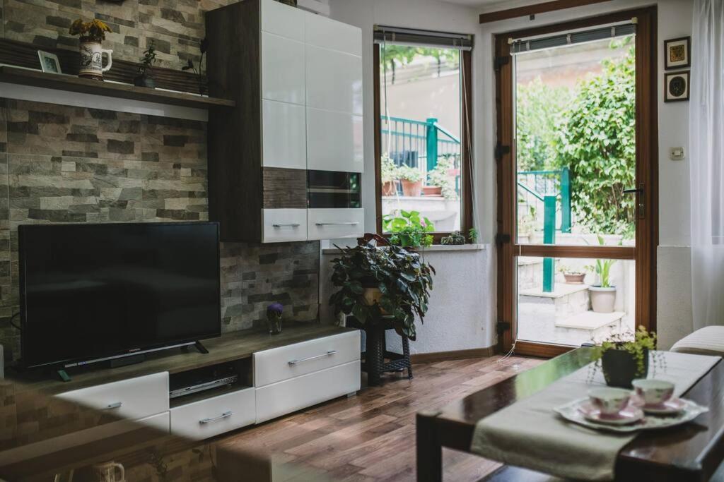 Marjan Hill 3-Br Apt,5 Guests Private Garden Near Beach Σπλιτ Εξωτερικό φωτογραφία