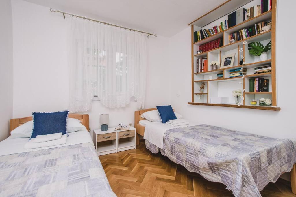 Marjan Hill 3-Br Apt,5 Guests Private Garden Near Beach Σπλιτ Εξωτερικό φωτογραφία