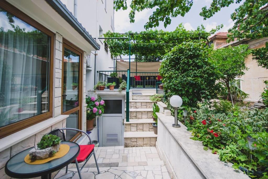 Marjan Hill 3-Br Apt,5 Guests Private Garden Near Beach Σπλιτ Εξωτερικό φωτογραφία
