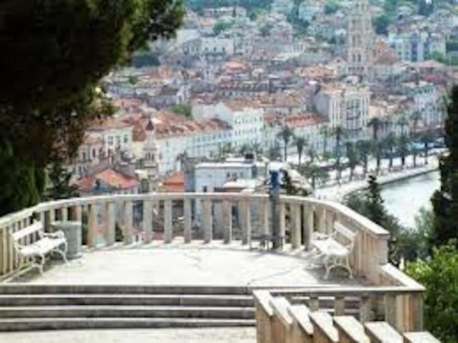 Marjan Hill 3-Br Apt,5 Guests Private Garden Near Beach Σπλιτ Εξωτερικό φωτογραφία