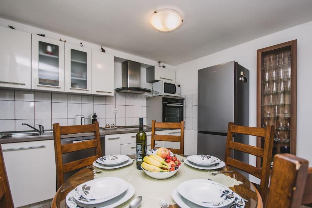 Marjan Hill 3-Br Apt,5 Guests Private Garden Near Beach Σπλιτ Εξωτερικό φωτογραφία