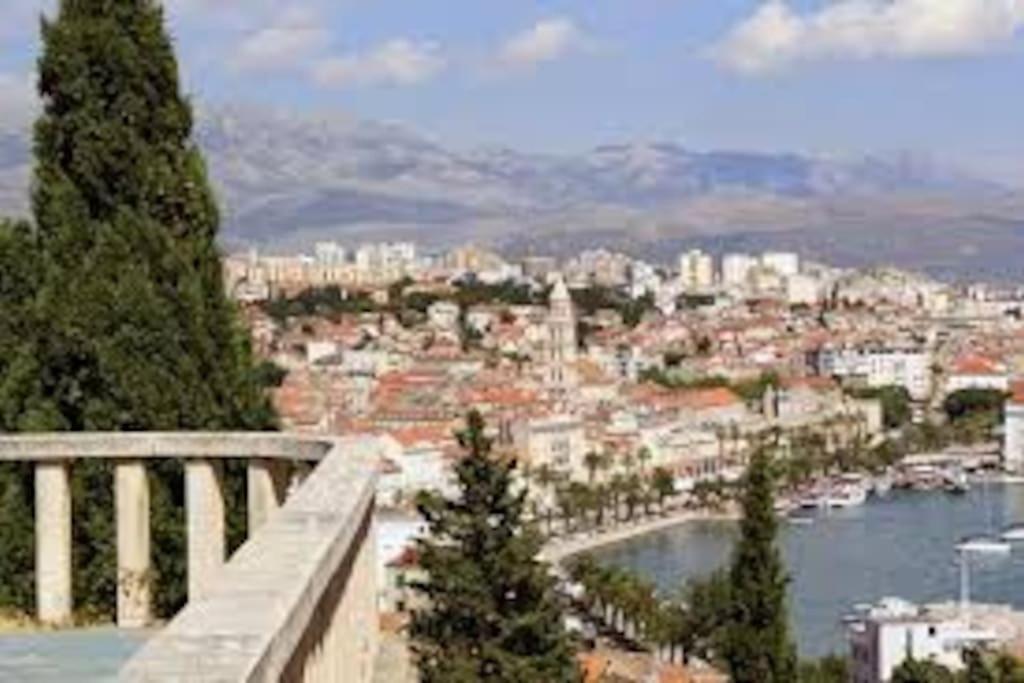 Marjan Hill 3-Br Apt,5 Guests Private Garden Near Beach Σπλιτ Εξωτερικό φωτογραφία