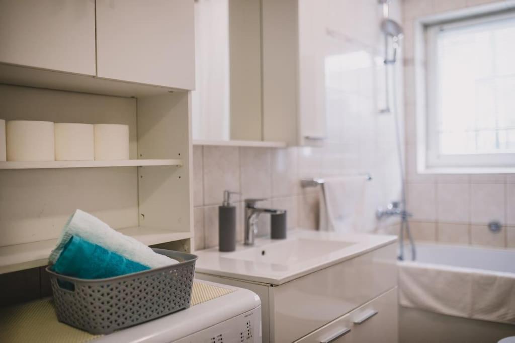 Marjan Hill 3-Br Apt,5 Guests Private Garden Near Beach Σπλιτ Εξωτερικό φωτογραφία