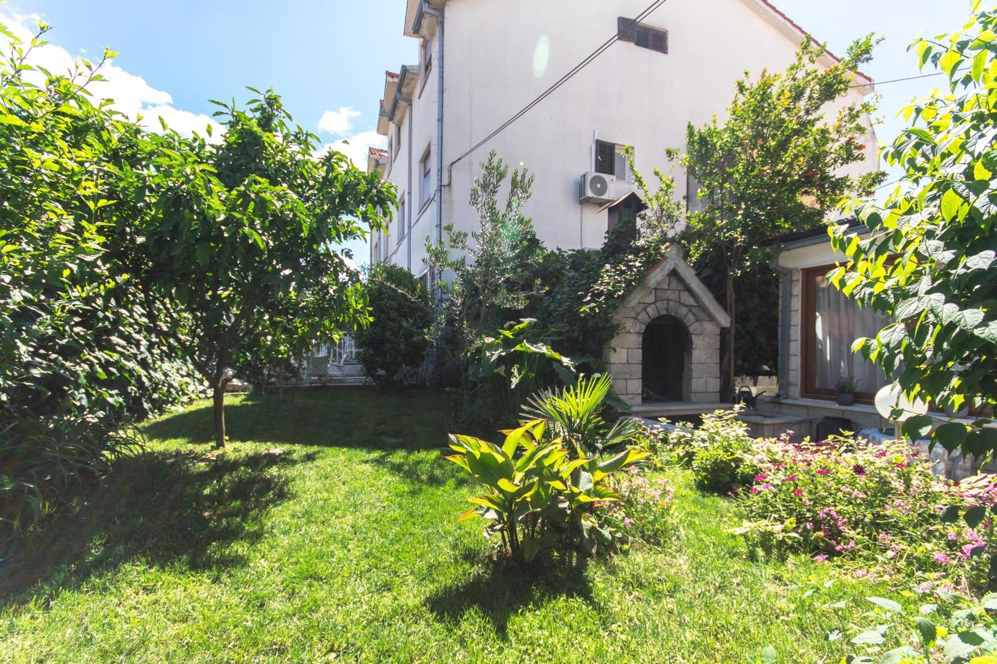 Marjan Hill 3-Br Apt,5 Guests Private Garden Near Beach Σπλιτ Εξωτερικό φωτογραφία
