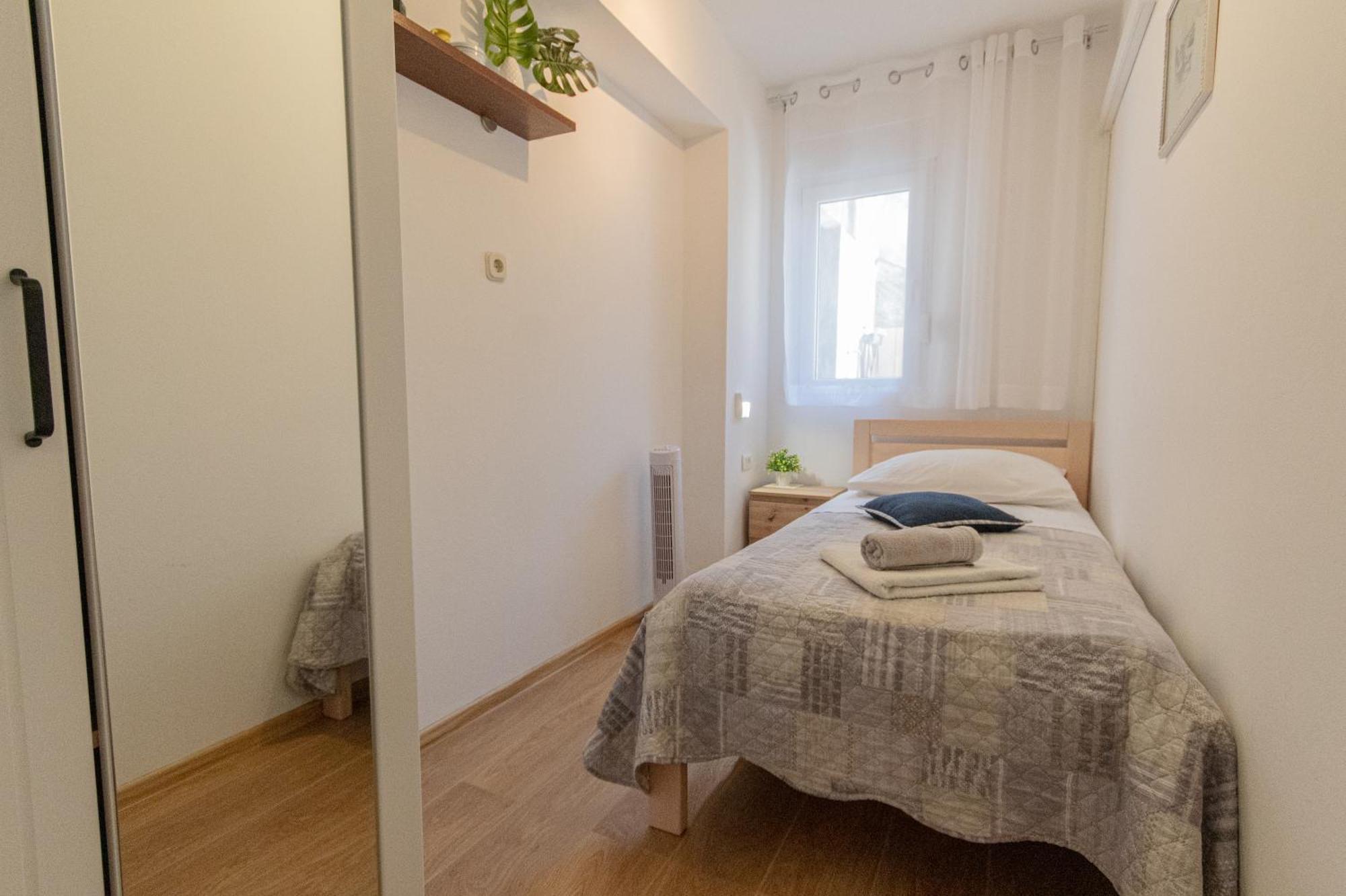 Marjan Hill 3-Br Apt,5 Guests Private Garden Near Beach Σπλιτ Εξωτερικό φωτογραφία